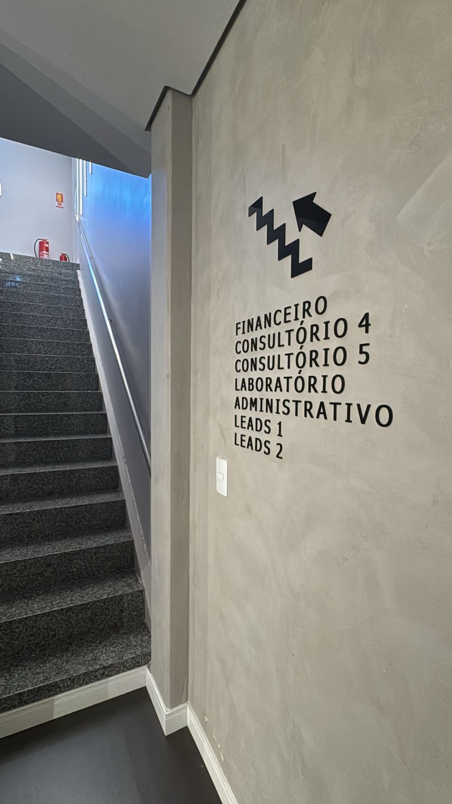 Limpeza e restaurações - Nouchi Odontologia